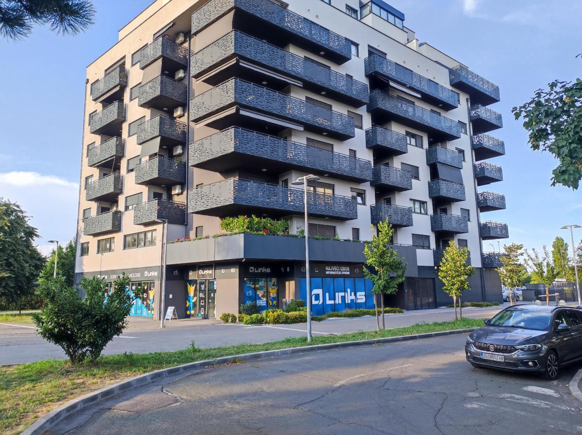 East With Private Parking Apartment Zagreb