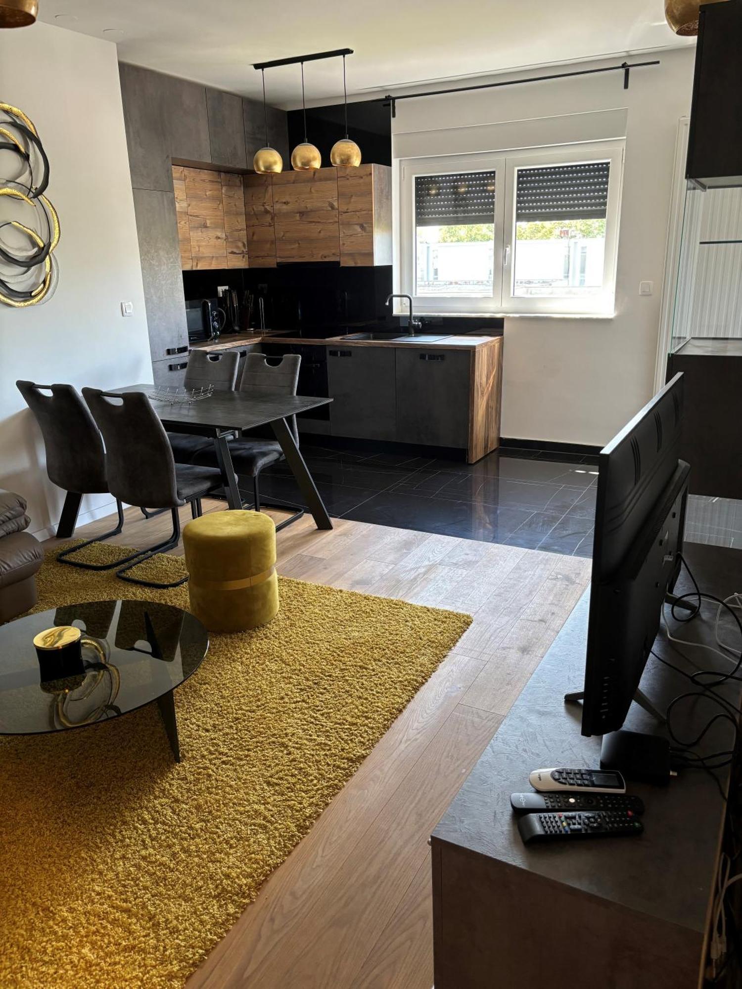 Apartment East With Private Parking Zagreb