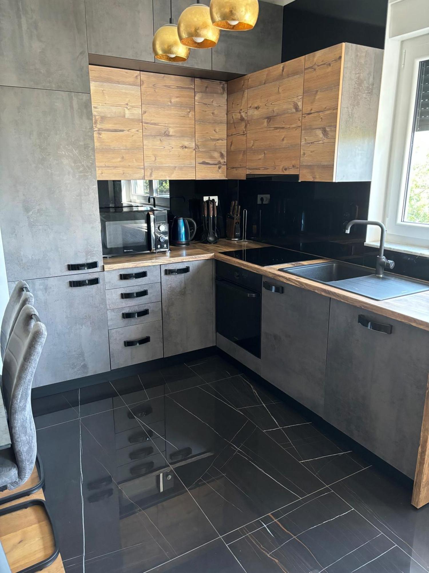 Apartment East With Private Parking