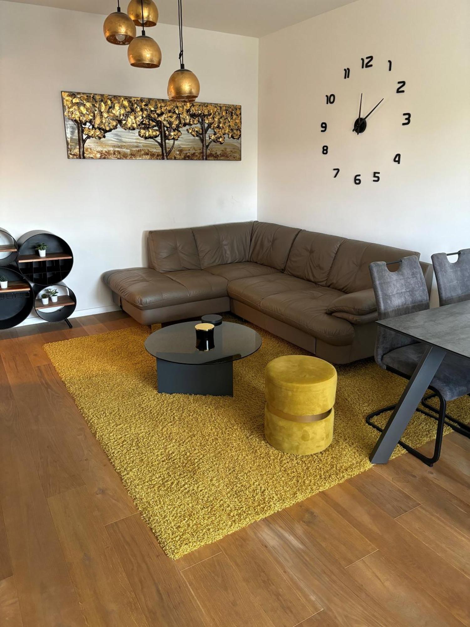 Apartment East With Private Parking Zagreb